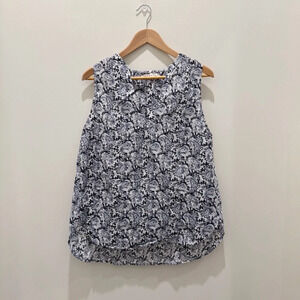 Xirena Isabel Floral Print Vneck Sleeveless Blouse blue white 
Size M